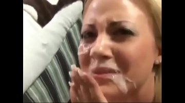 Kaley Cuoco sesso orale fino all'eiaculazione