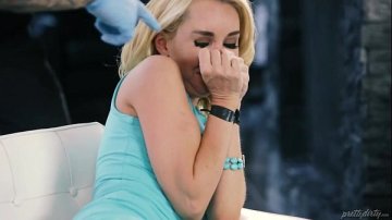 marito traditore vendica moglie penetrandole l'ano