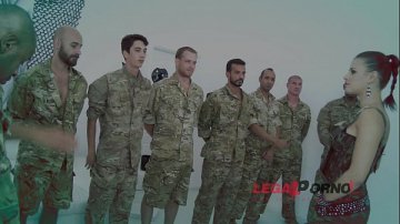 10 soldati prostituta servizio