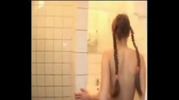 Seno porno ragazza arrapata accarezza figa seno
