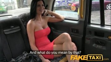 Redhead panorama filmato mentre zampe macchina Hipster