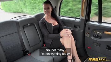 Milf grandi tette viene scopata come cagna macchina Facciale