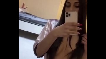 Porno capezzoli zingara Bucarest mostra suoi capezzoli
