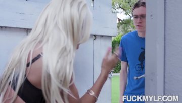 Vicino Casa: Giovane Stallone